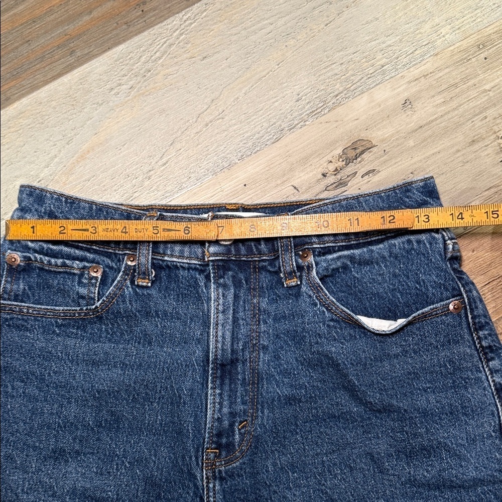 Abercrombie & Fitch dark cut off mom Jean Shorts - Picture 5 of 5